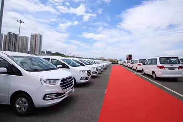 周末旅游重慶租車商務車合適嗎？