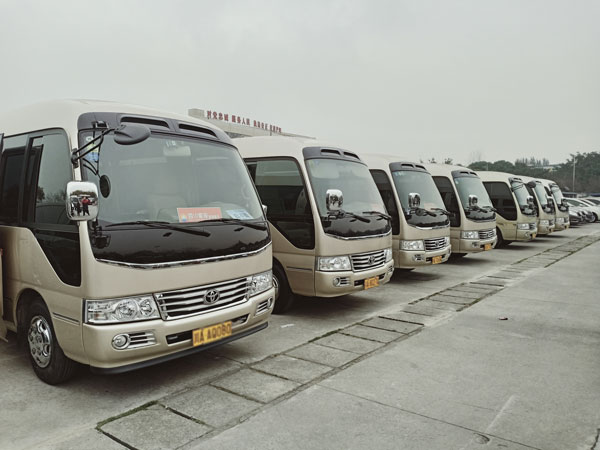 重慶中巴車租車公司價格電話多少？